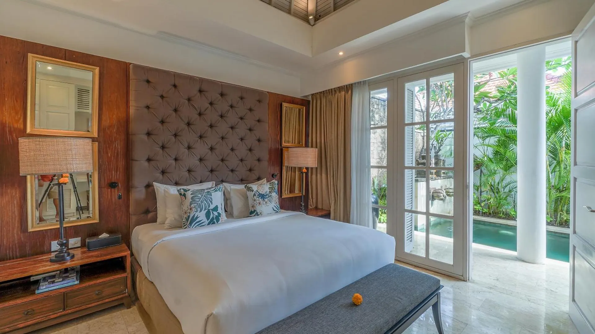 Mosan House: Art-Filled Gem Near Beach & Seminyak Square Seminyak (Bali)
