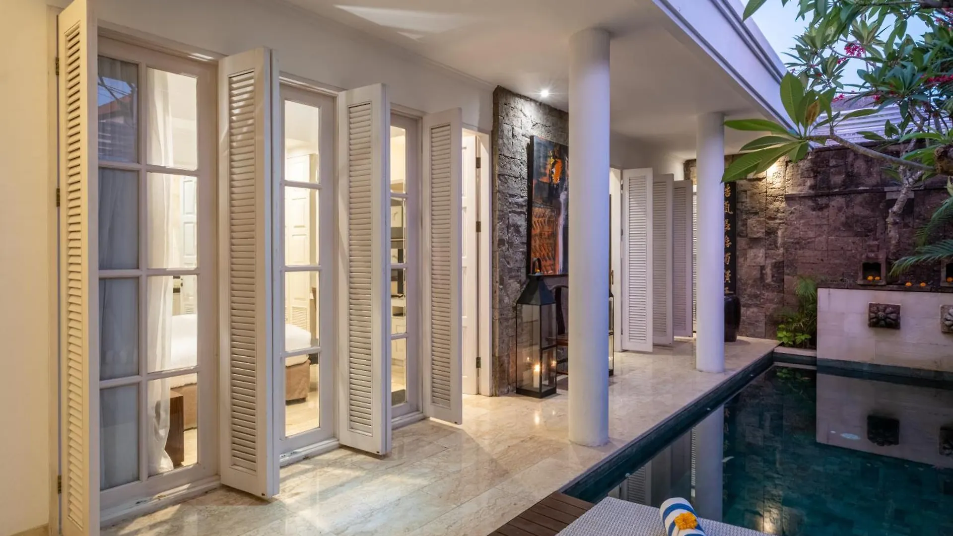 Mosan House: Art-Filled Gem Near Beach & Seminyak Square Indonesia