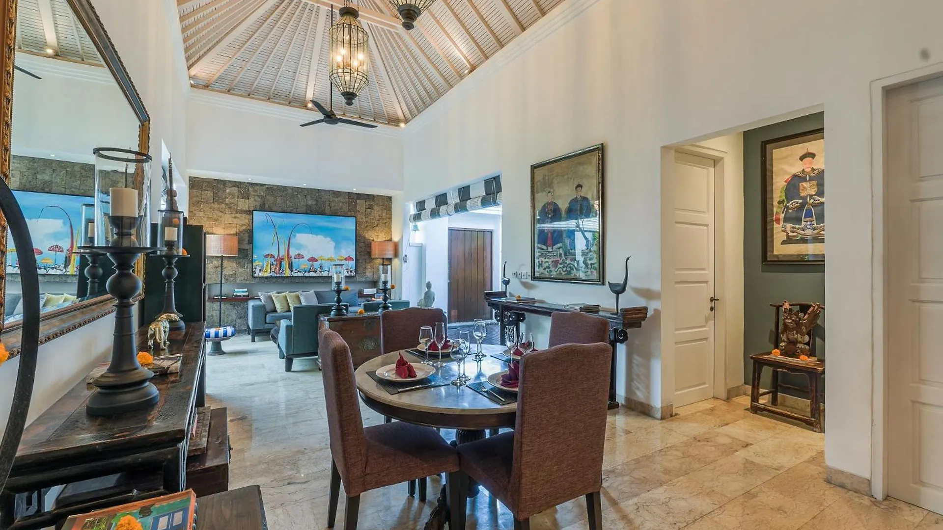 Villa Mosan House: Art-Filled Gem Near Beach & Seminyak Square Indonesia