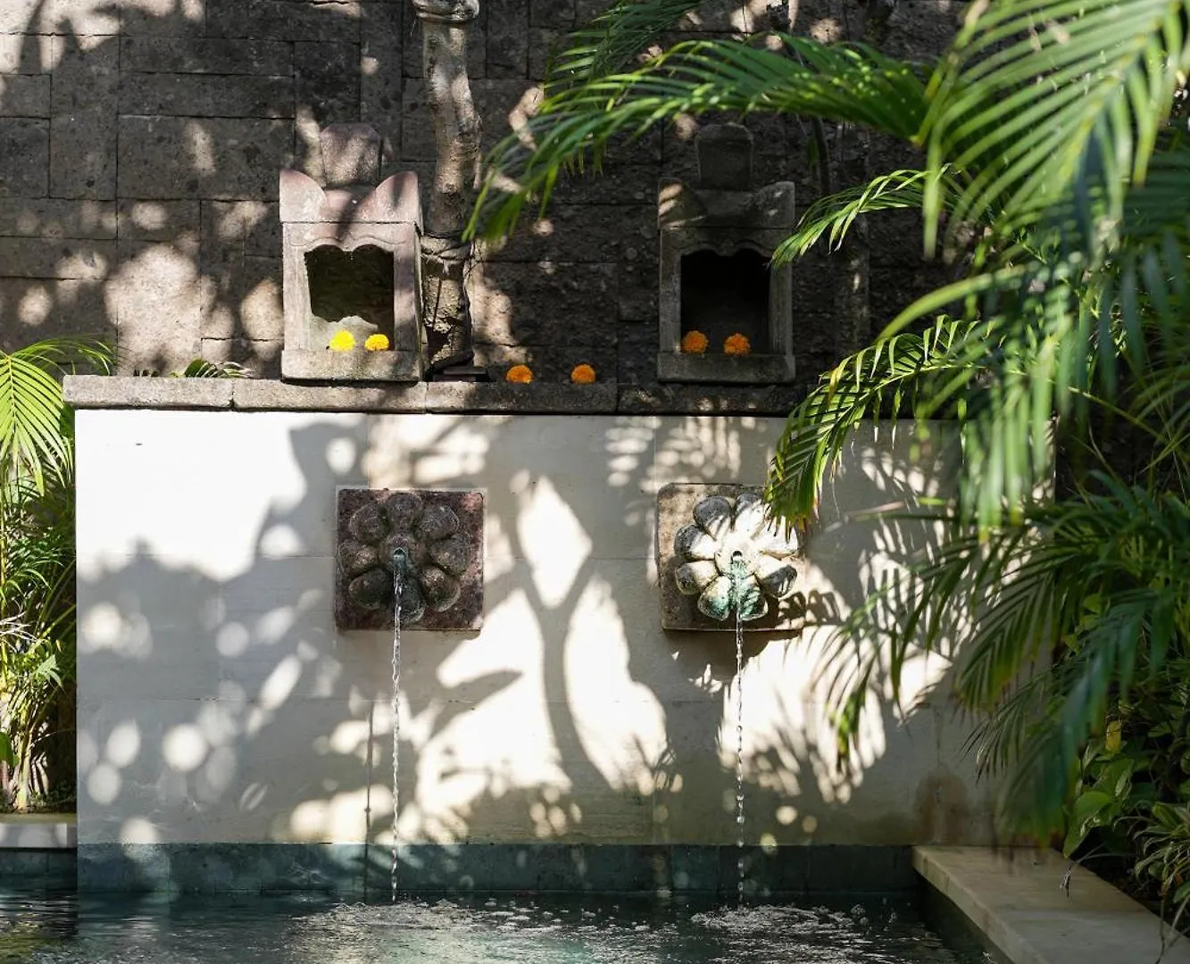 Mosan House: Art-Filled Gem Near Beach & Seminyak Square Villa