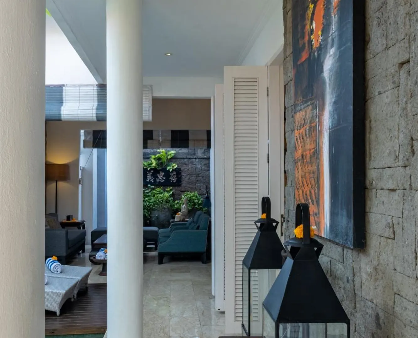 Mosan House: Art-Filled Gem Near Beach & Seminyak Square